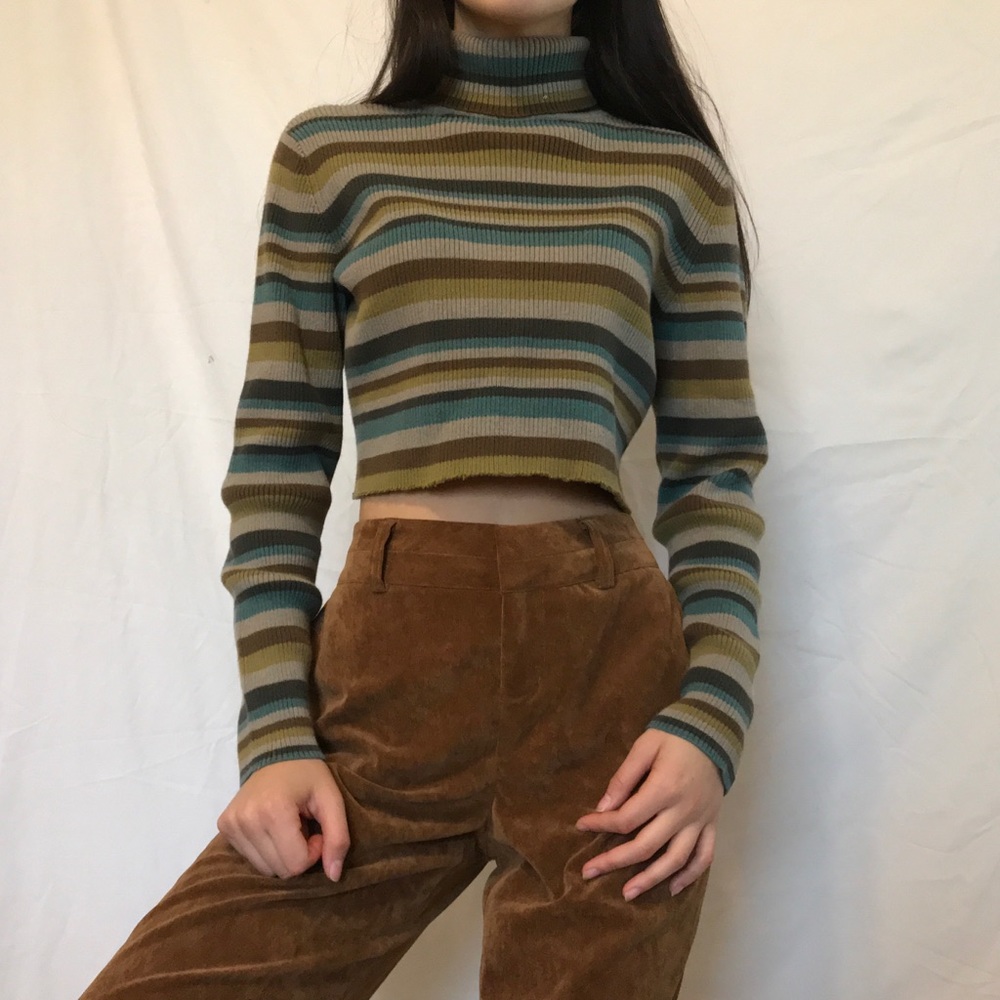 Muted color cropped turtleneck